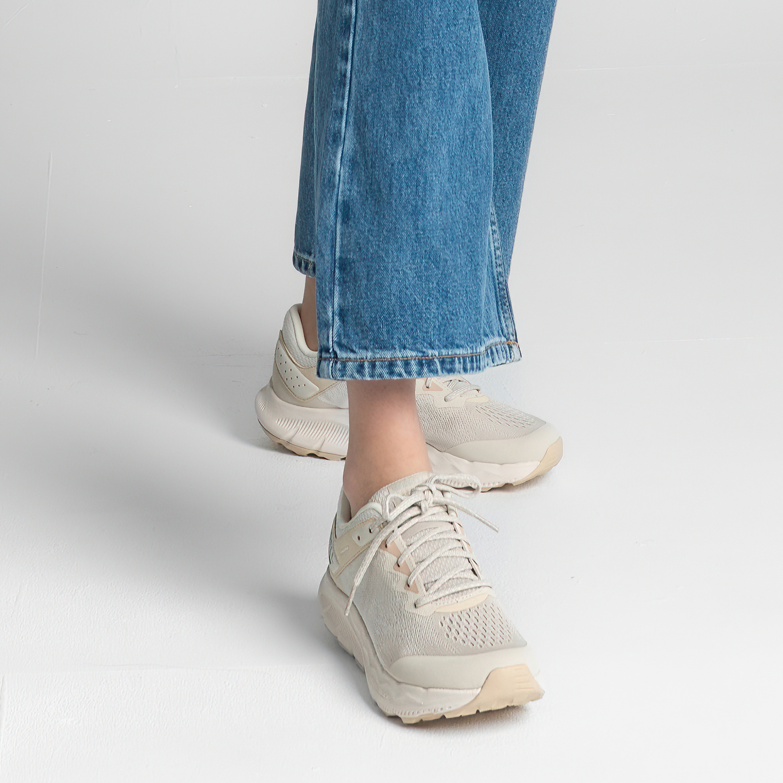 Antora 4 Eggshell Sneakers