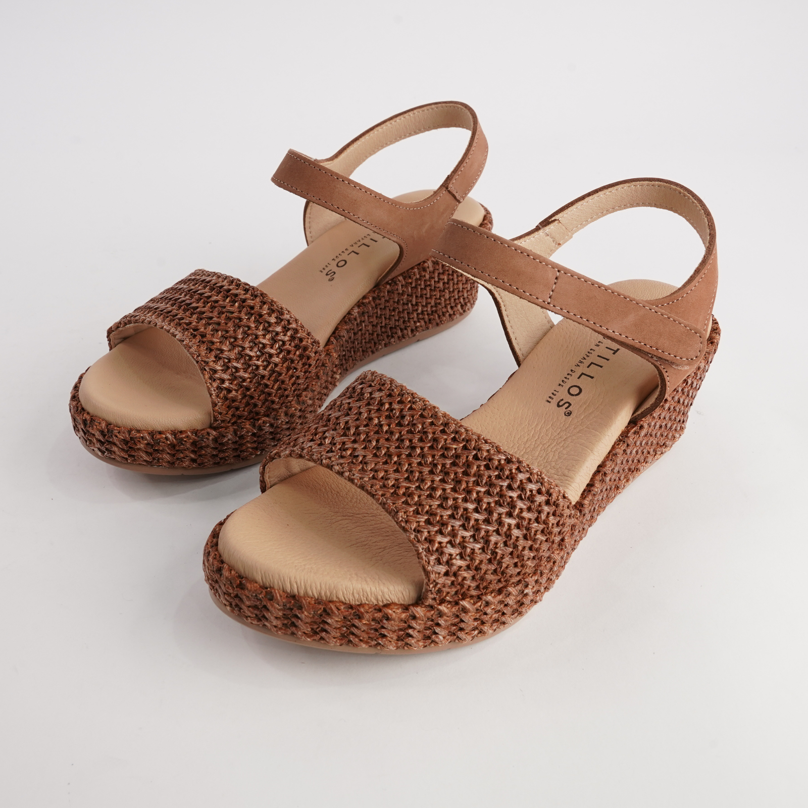 10561 Cuero Leather Wedges