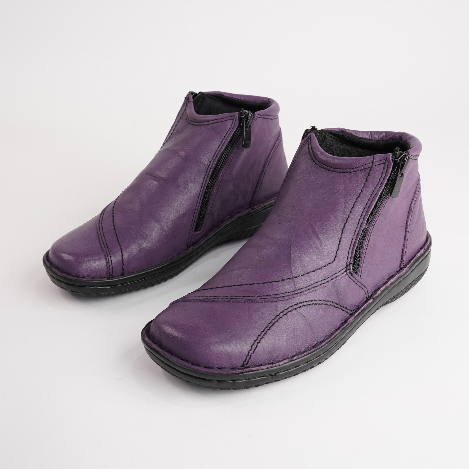 5250-27 Purple Leather Ankle Boots