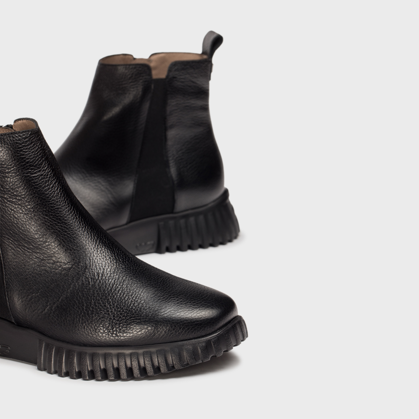 Nexon Negro Leather Ankle Boots