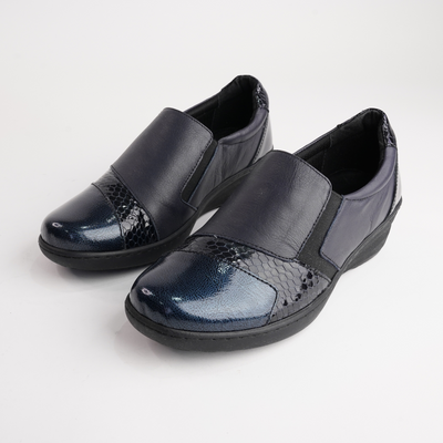 Cp461-18 Navy Patent Leather Flats