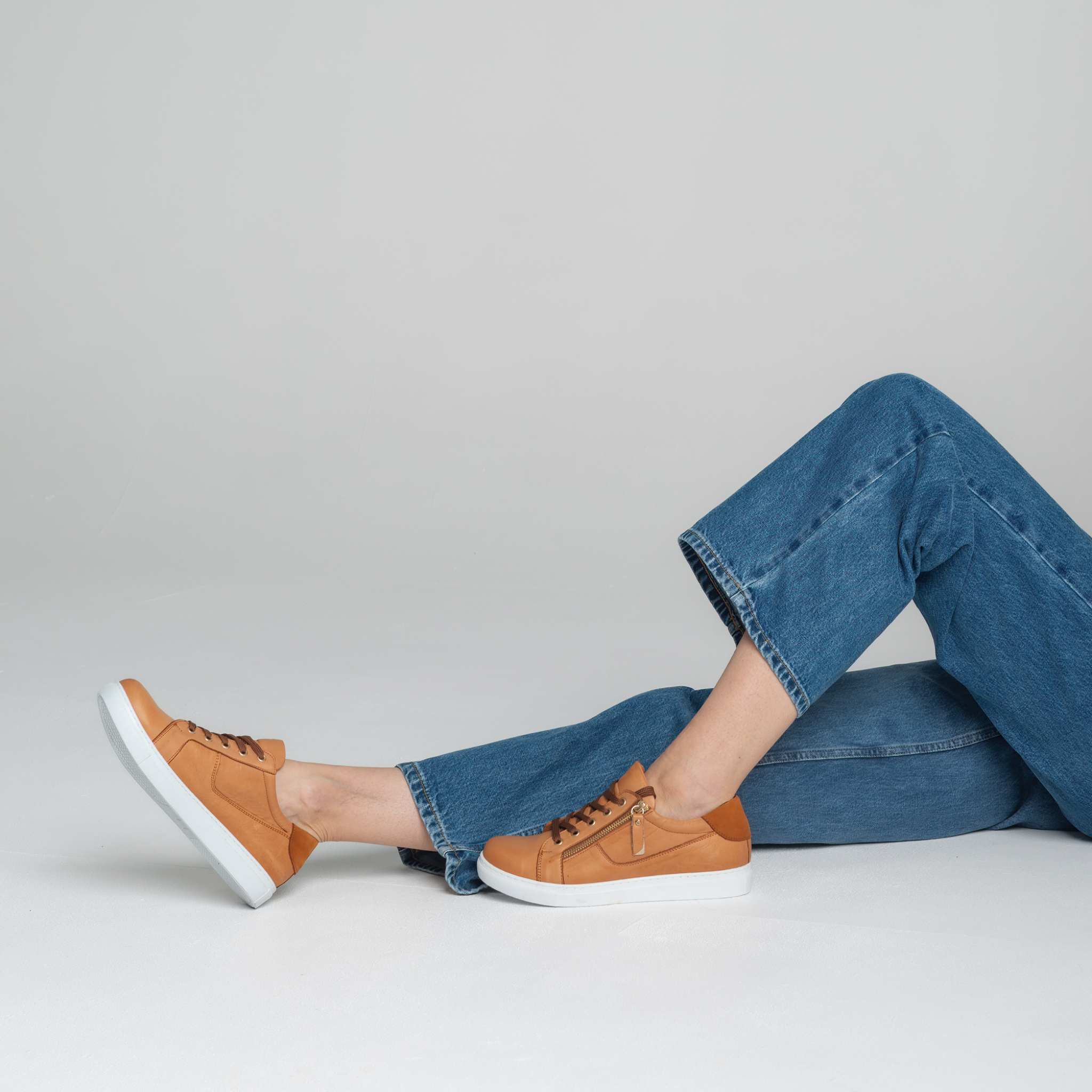 EG520 Tan Leather Sneakers