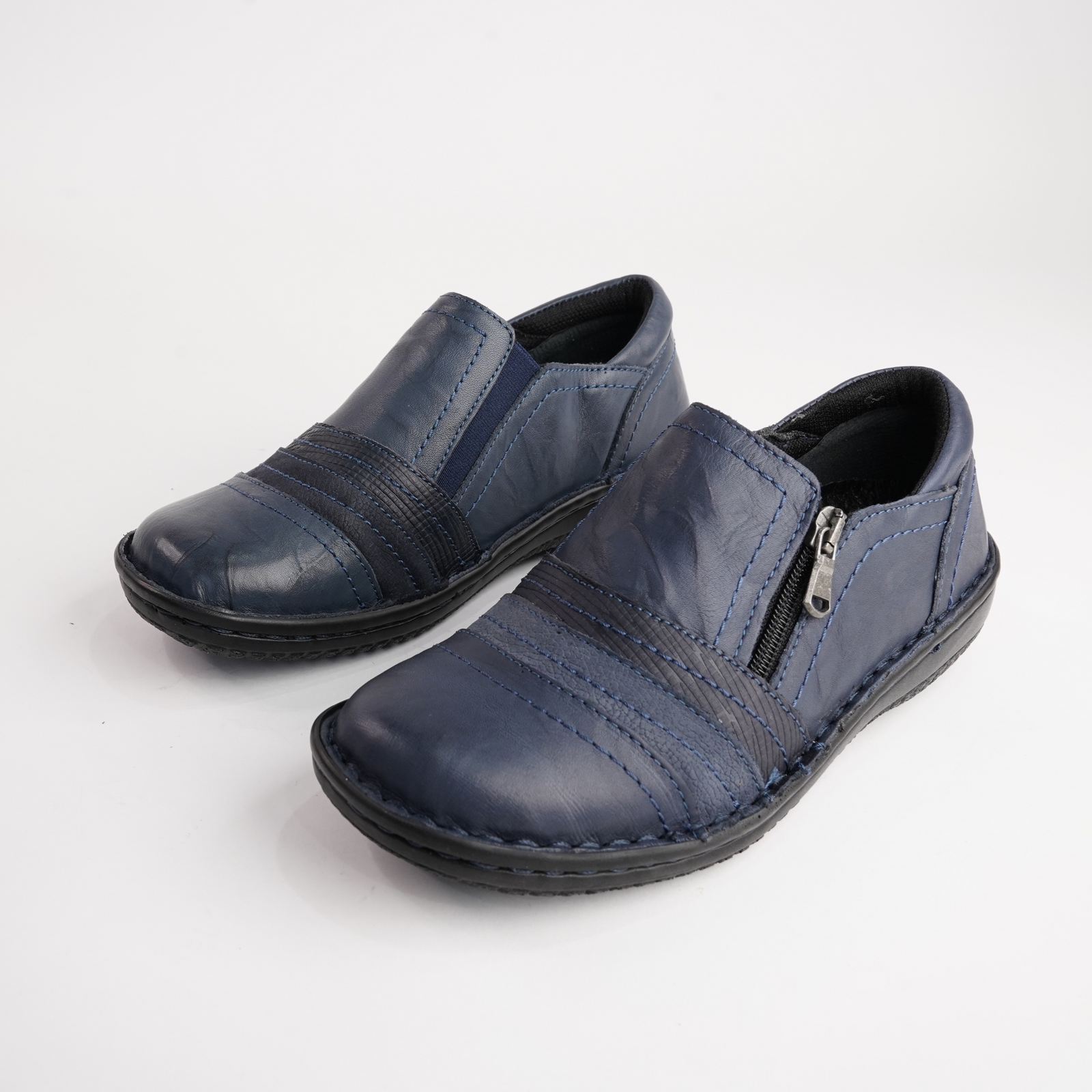 5849-27 Navy Leather Flats