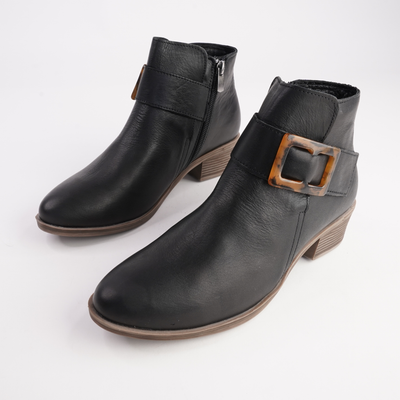 EG230 Black Leather Ankle Boots