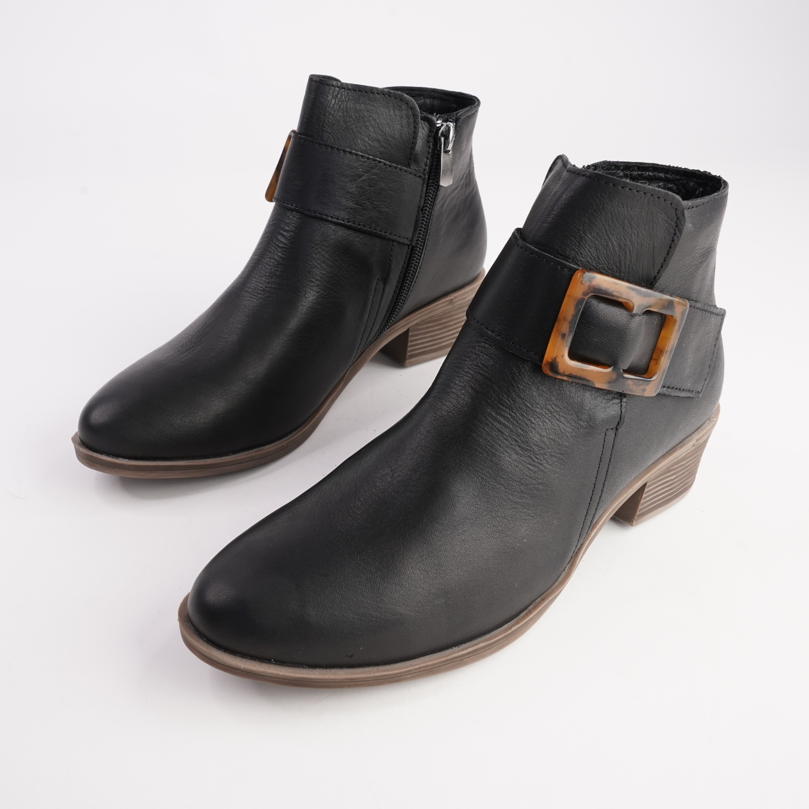 EG230 Black Leather Ankle Boots