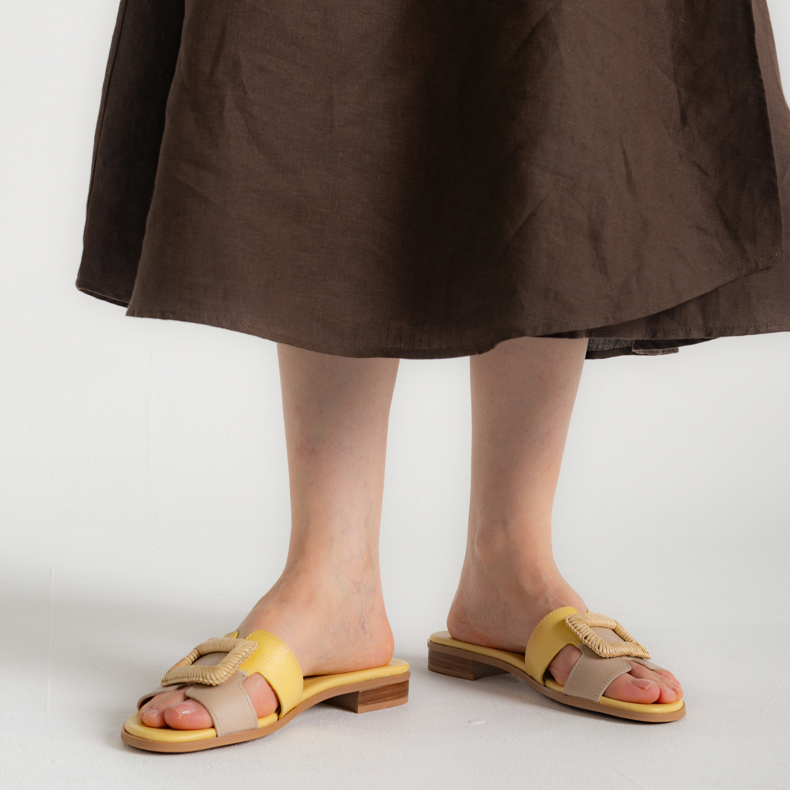 Hv253881 Banana/ Taupe Leather Sandals