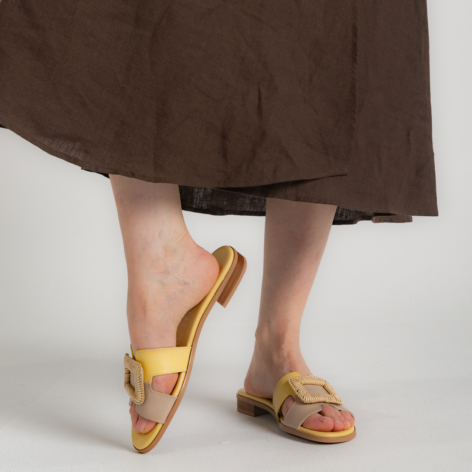 Hv253881 Banana/ Taupe Leather Sandals