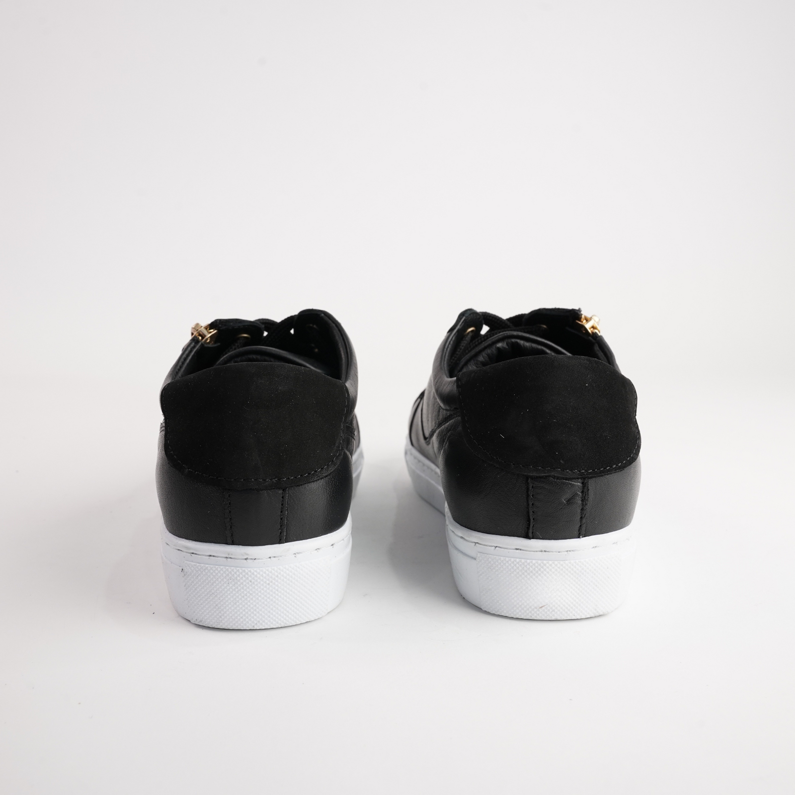 Eg520 Black Leather Sneakers