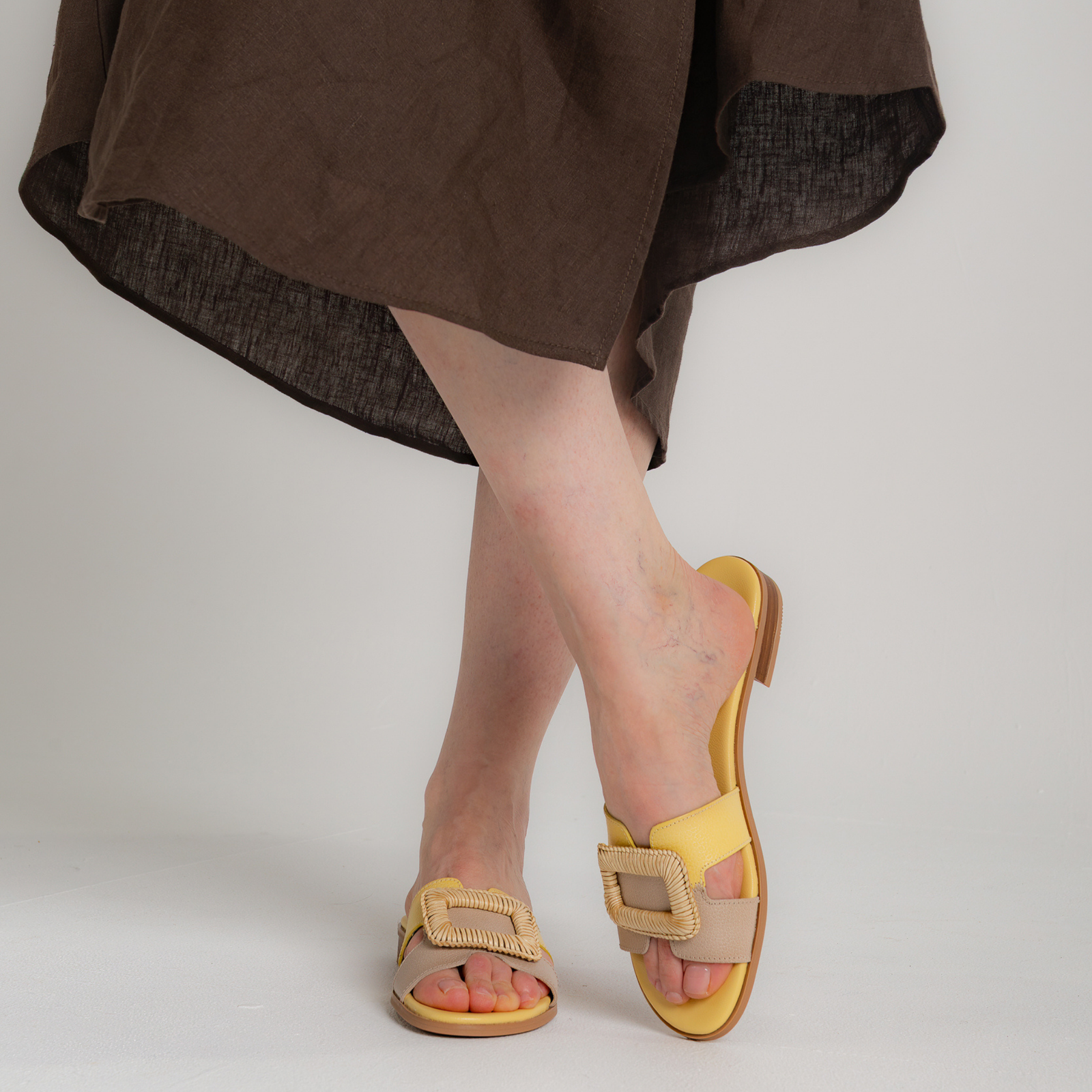 Hv253881 Banana/ Taupe Leather Sandals