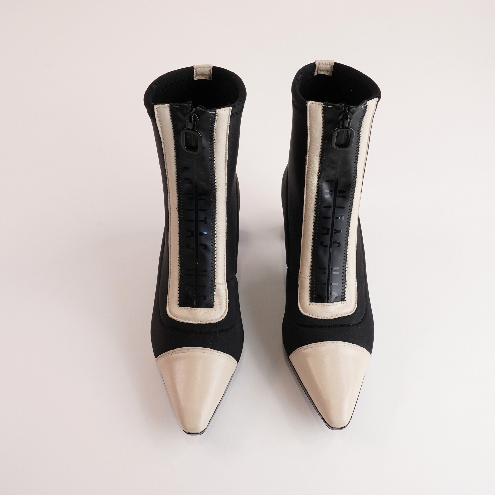 CHI243714 Soho Milk/ Neo Black Leather Ankle Boots