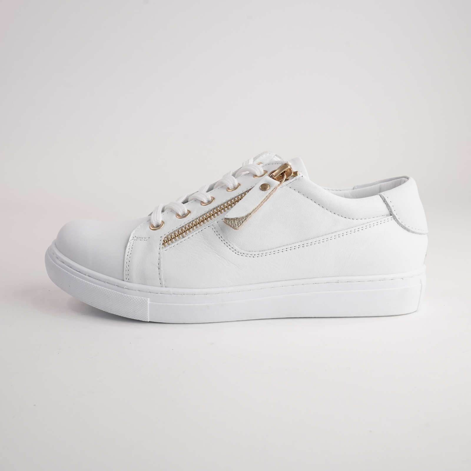 Eg520 White Leather Sneakers