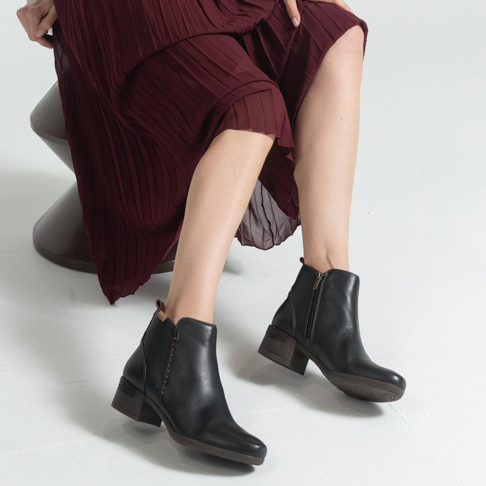 W6W-8950 Black Leather Ankle Boots