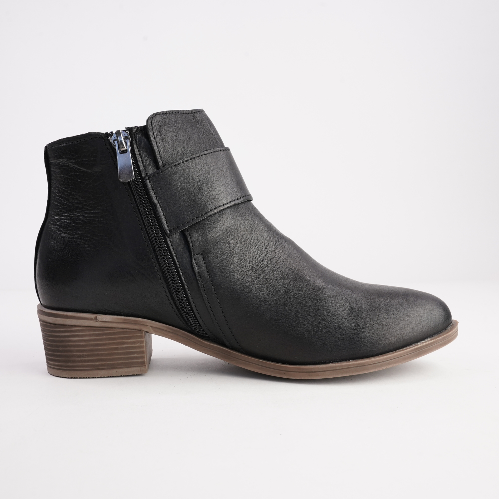 EG230 Black Leather Ankle Boots