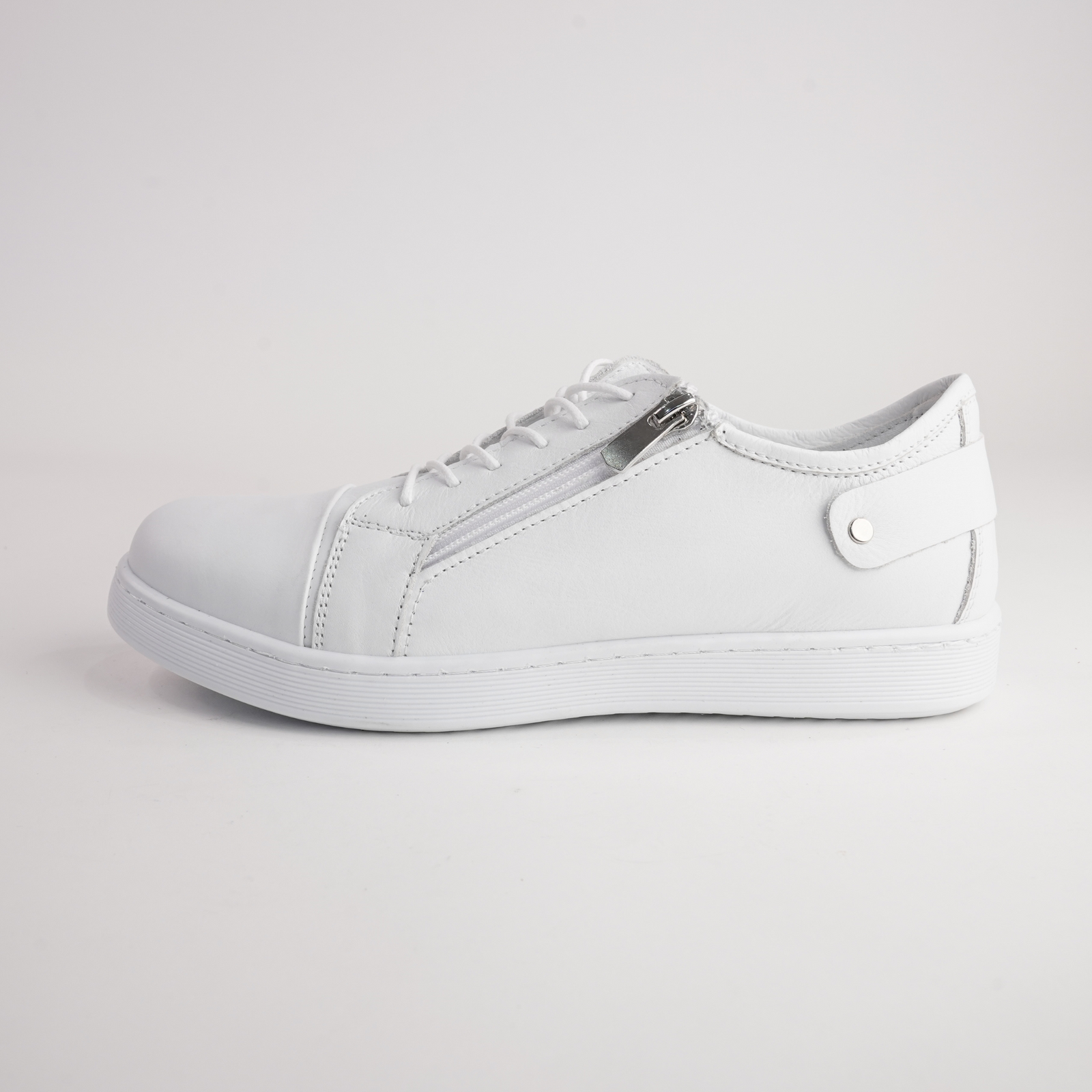 Eg18 White Leather Sneakers