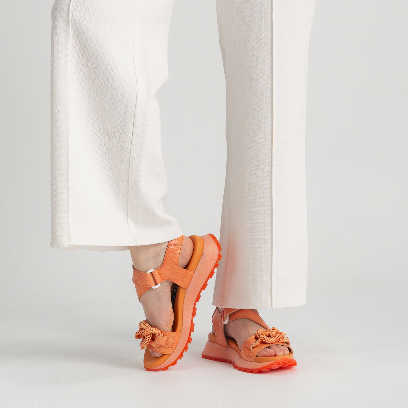 Hv253964 Coral Leather Sandals