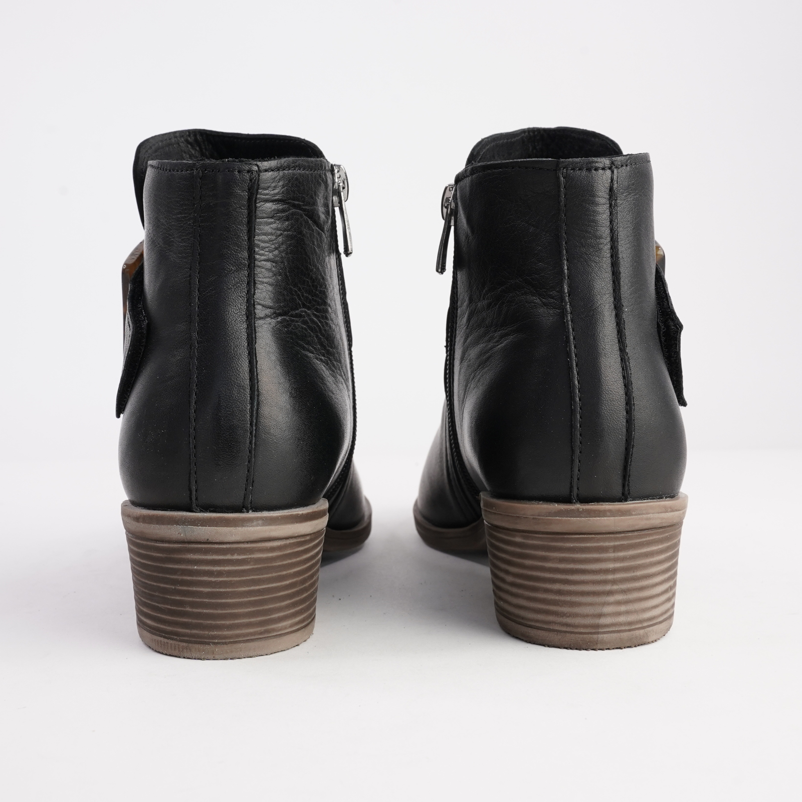 EG230 Black Leather Ankle Boots