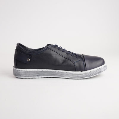 Eg18 Navy Leather Sneakers