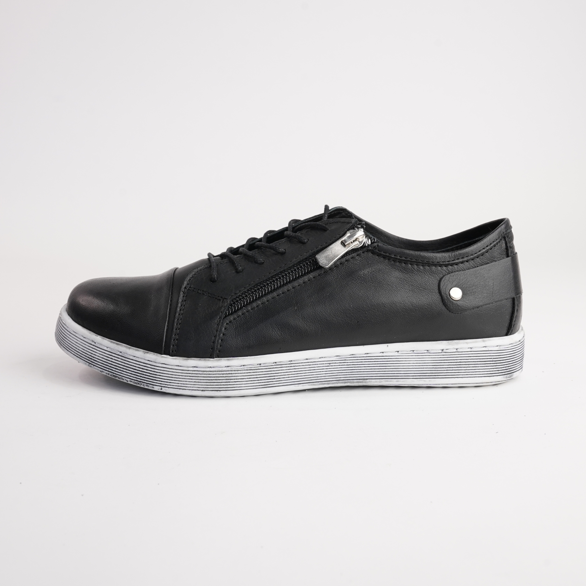 Eg18 Black Leather Sneakers