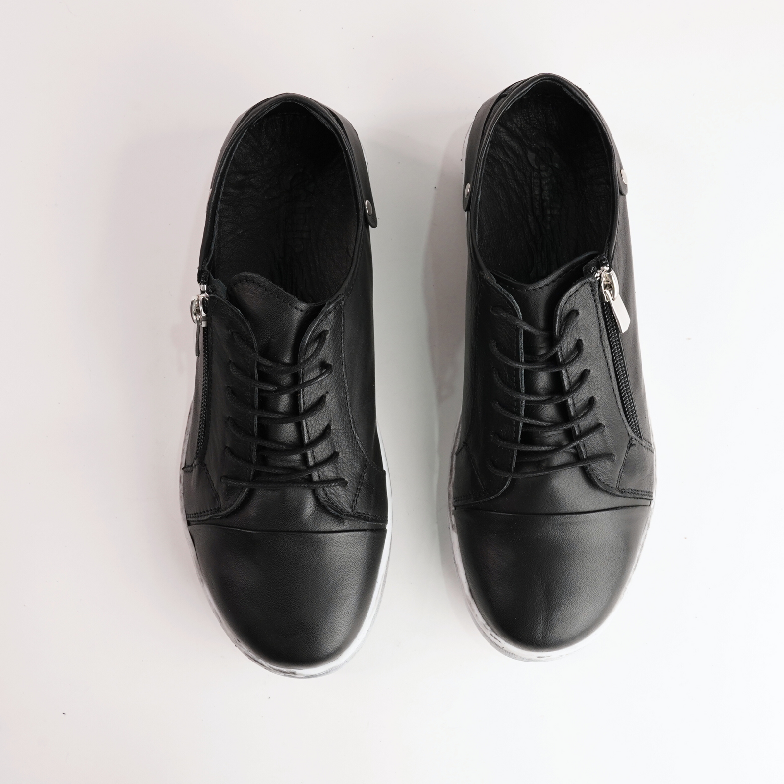 Eg18 Black Leather Sneakers