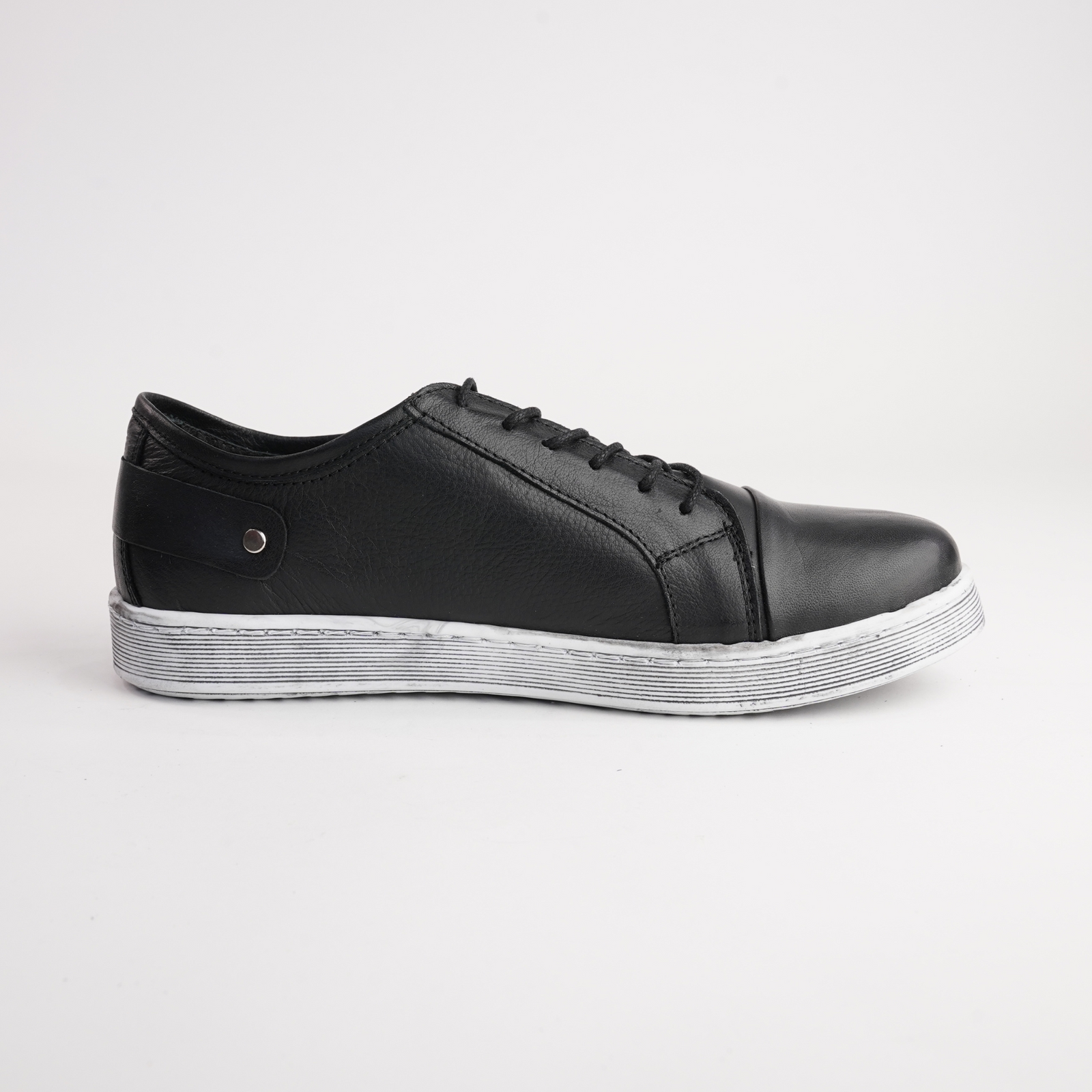 Eg18 Black Leather Sneakers