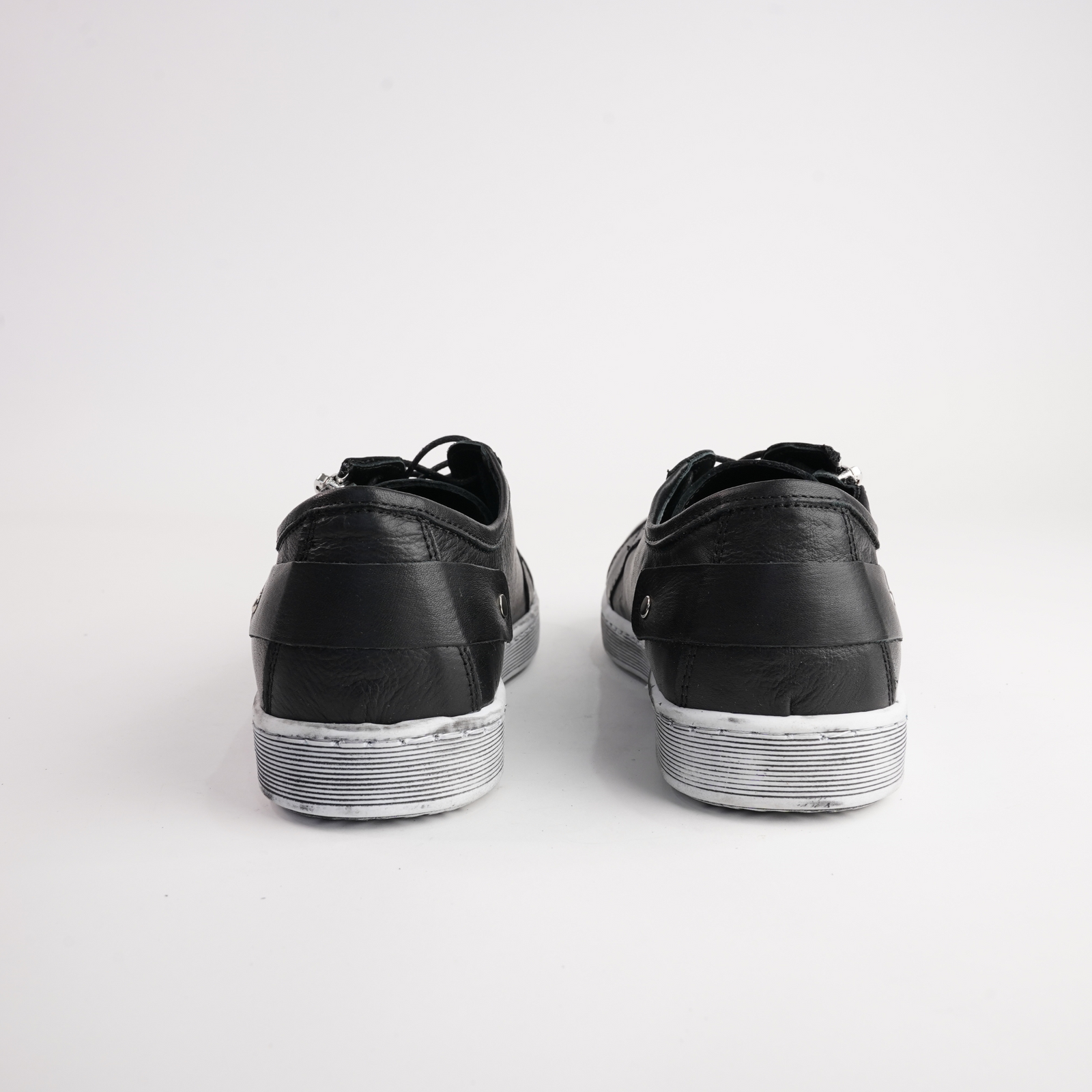 Eg18 Black Leather Sneakers