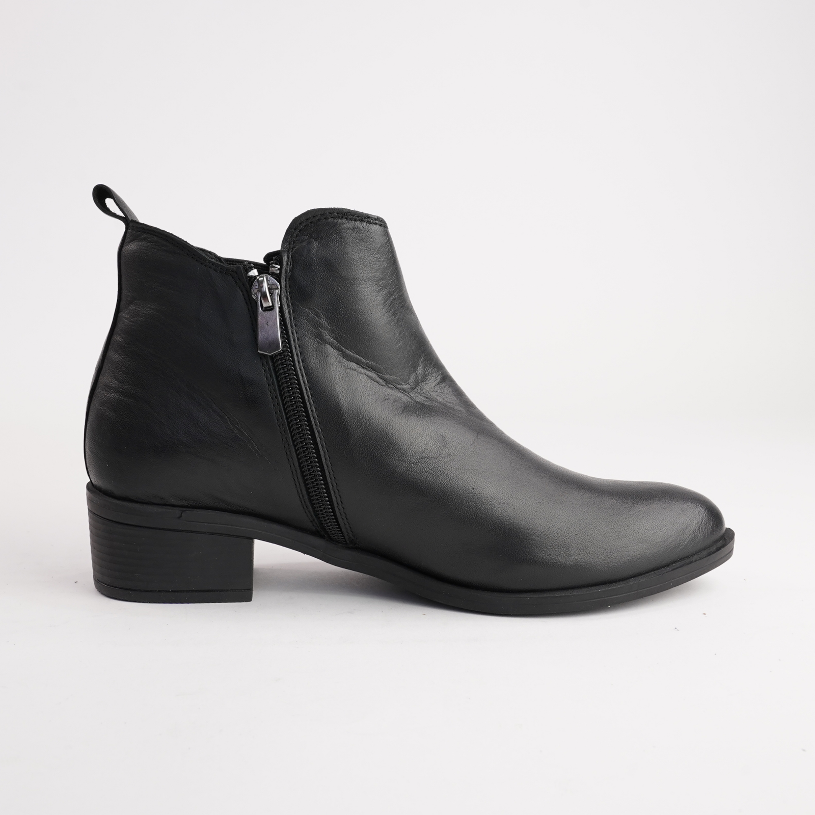 Eg213 Black Leather Ankle Boots