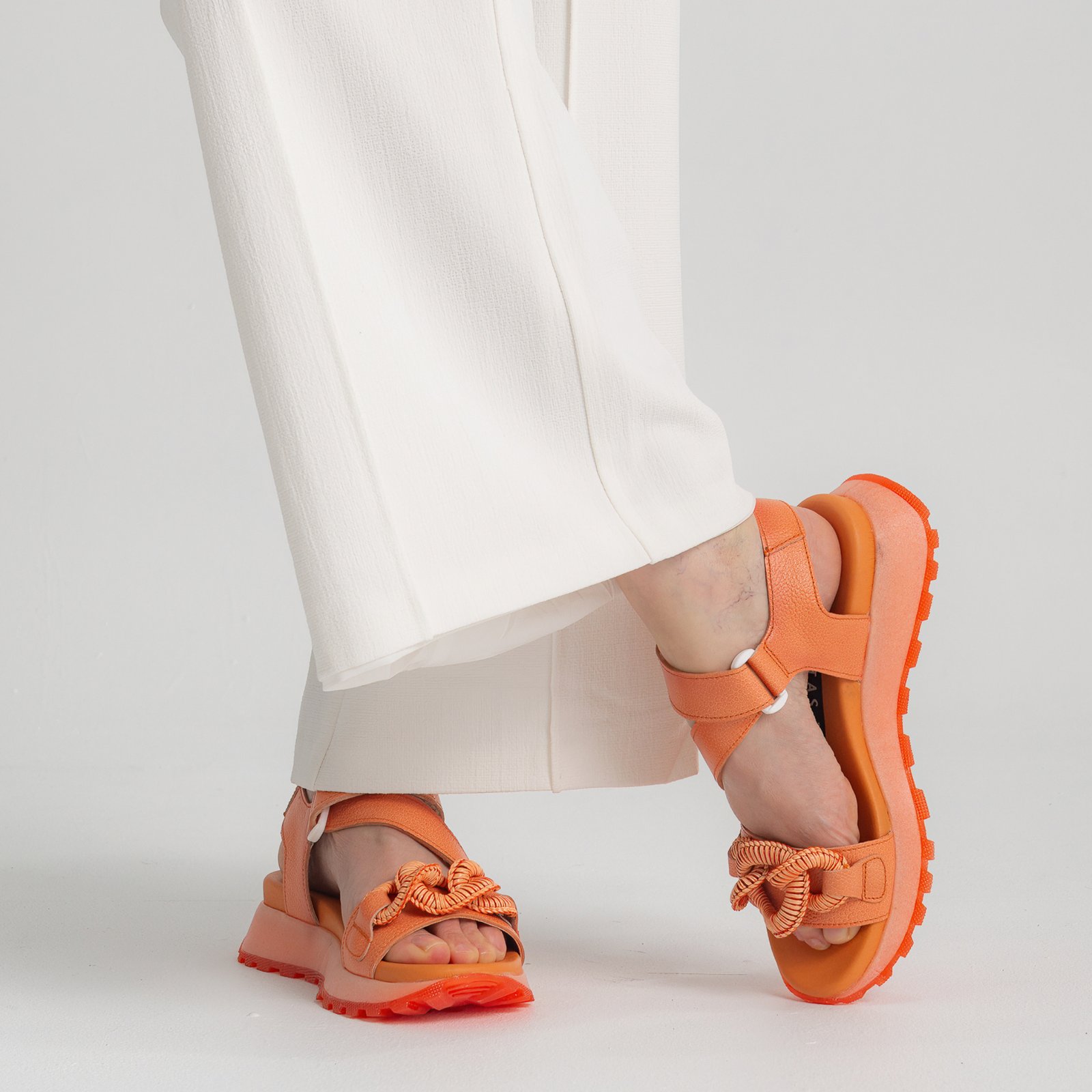 Hv253964 Coral Leather Sandals
