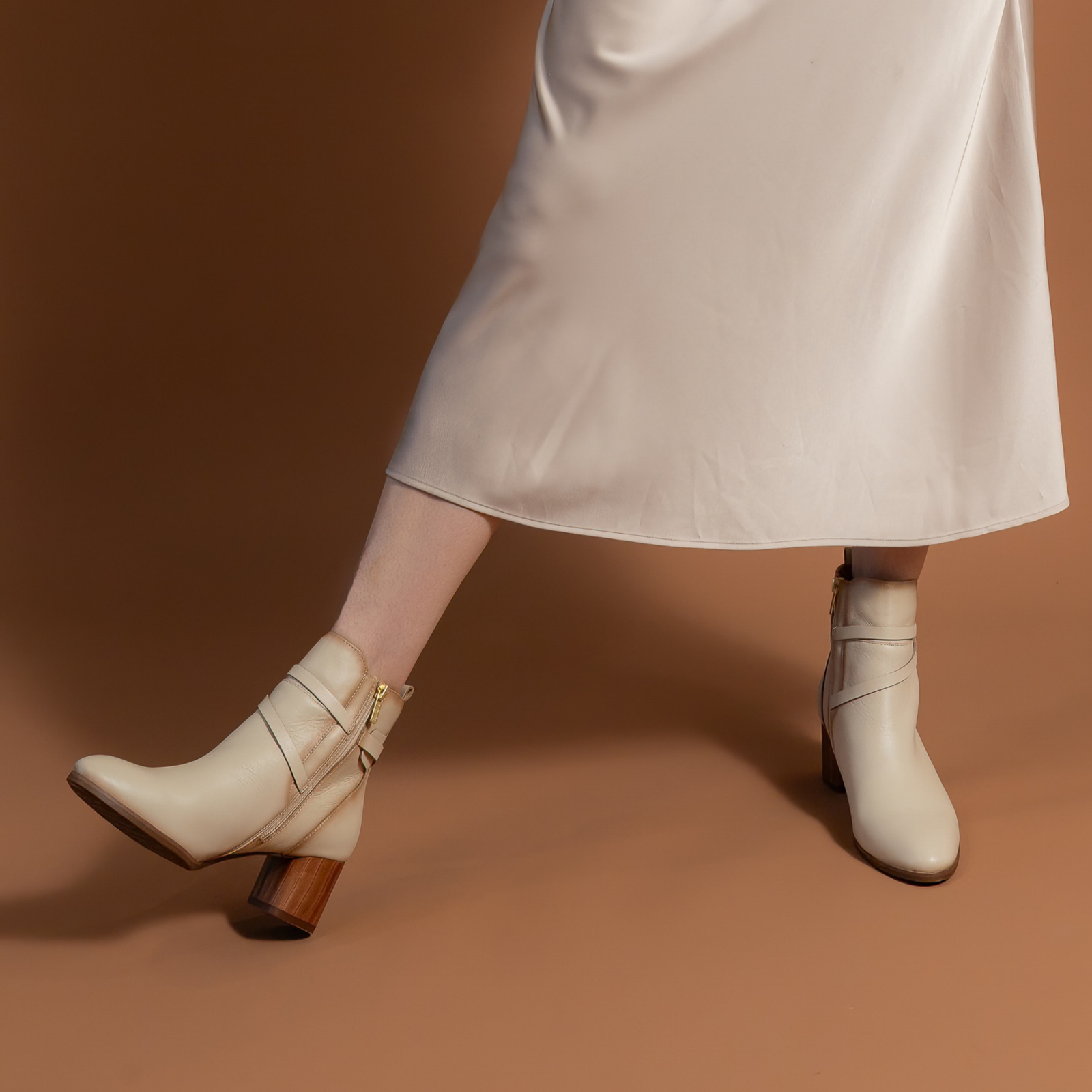 W17-8841 Marfil Leather Ankle Boots