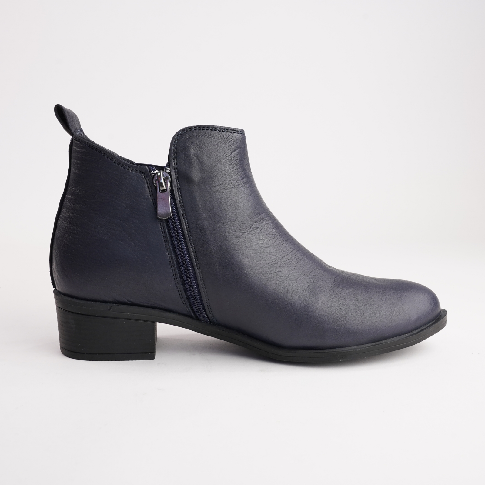 Eg213 Navy Leather Ankle Boots
