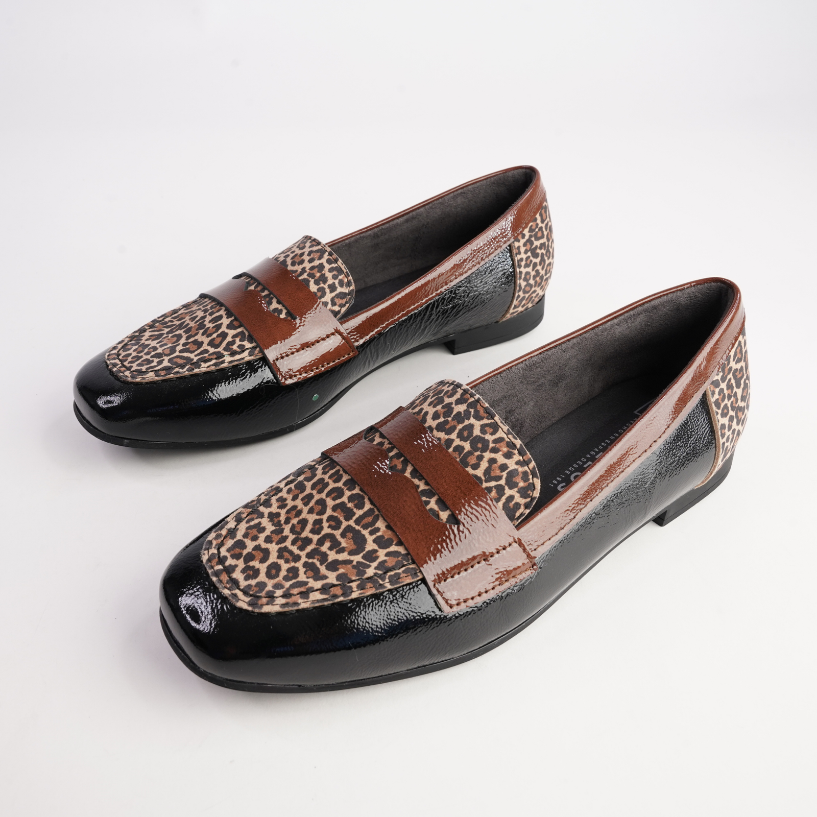 10870 Negro Leopard Multi Leather Flats