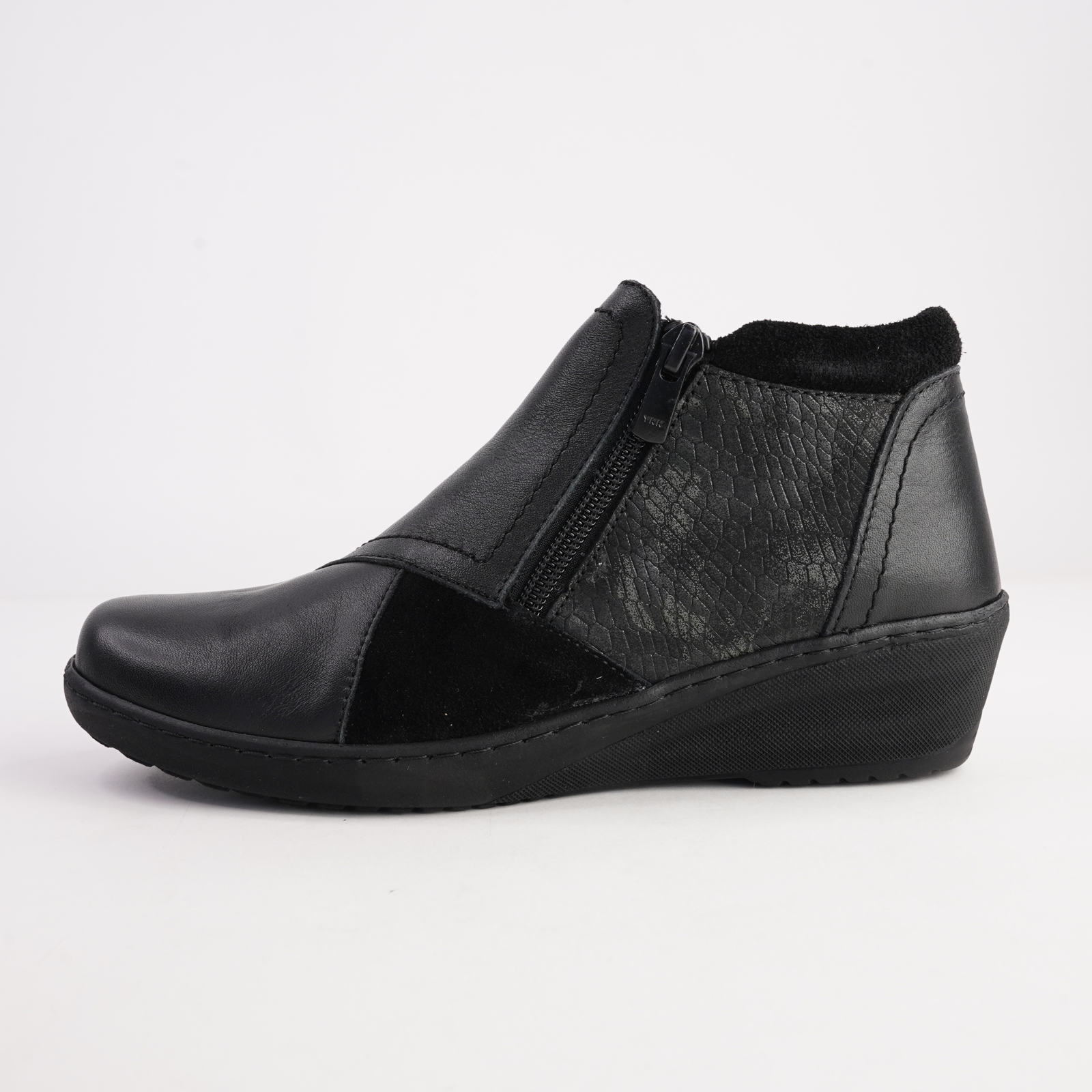 CP462-18 Black Combo Leather Ankle Boots