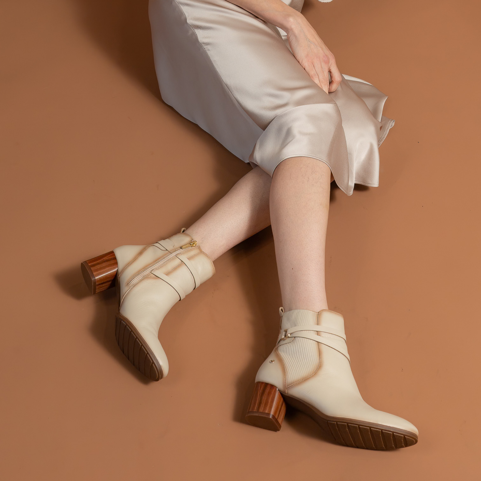 W17-8841 Marfil Leather Ankle Boots