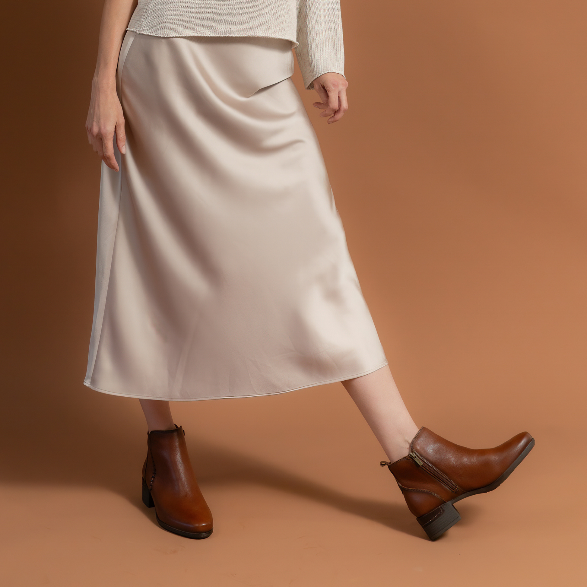 W6W-8950 Cuero Leather Ankle Boots