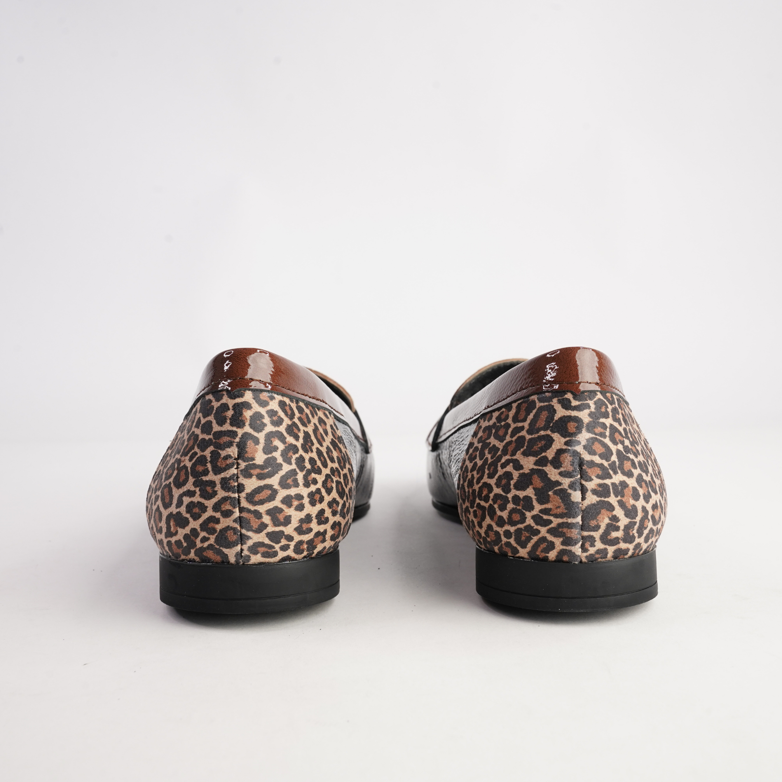 10870 Negro Leopard Multi Leather Flats