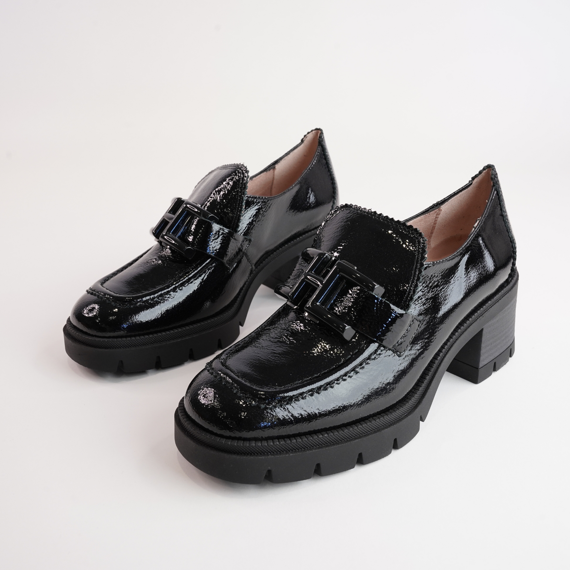 HI243604 Black Patent Leather Heels