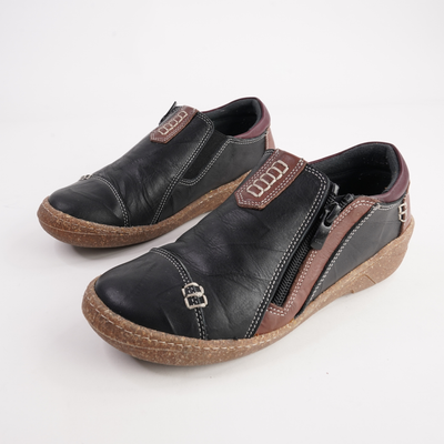 7311-307 Black Leather Flats