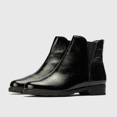 10182 Negro Leather Ankle Boots