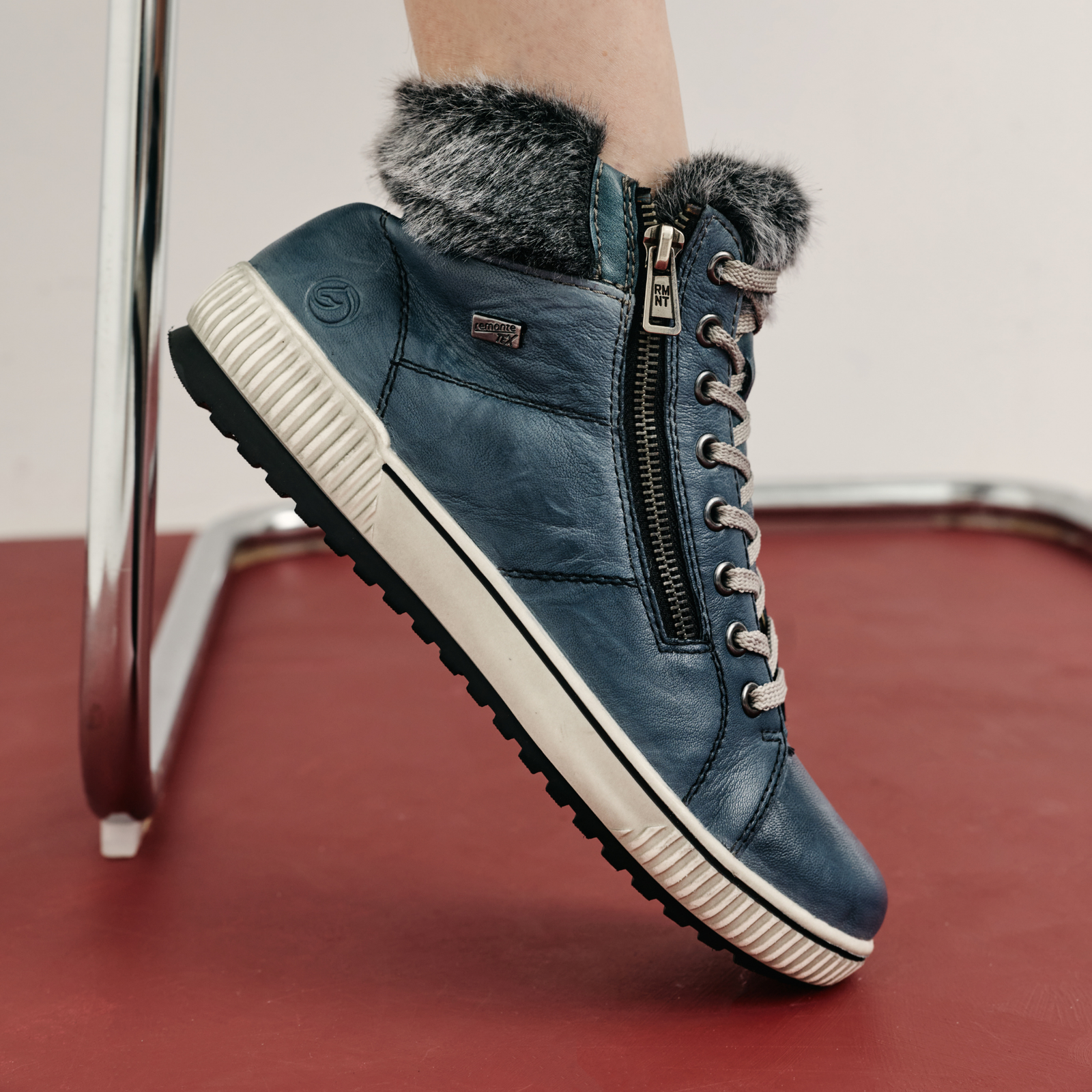 D0780 Blue Leather Lace Up Boots