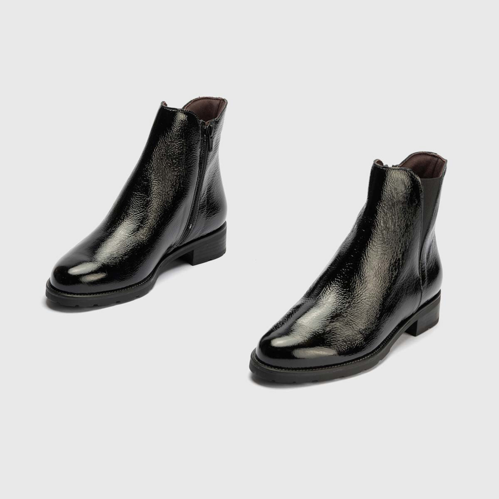 10182 Negro Leather Ankle Boots