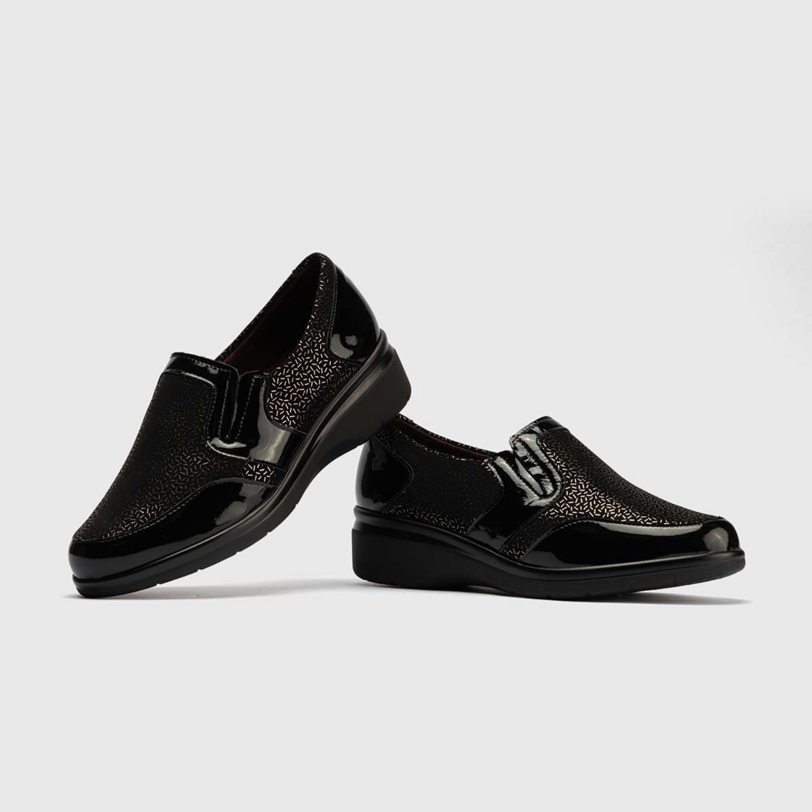 10020 Negro Leather Flats