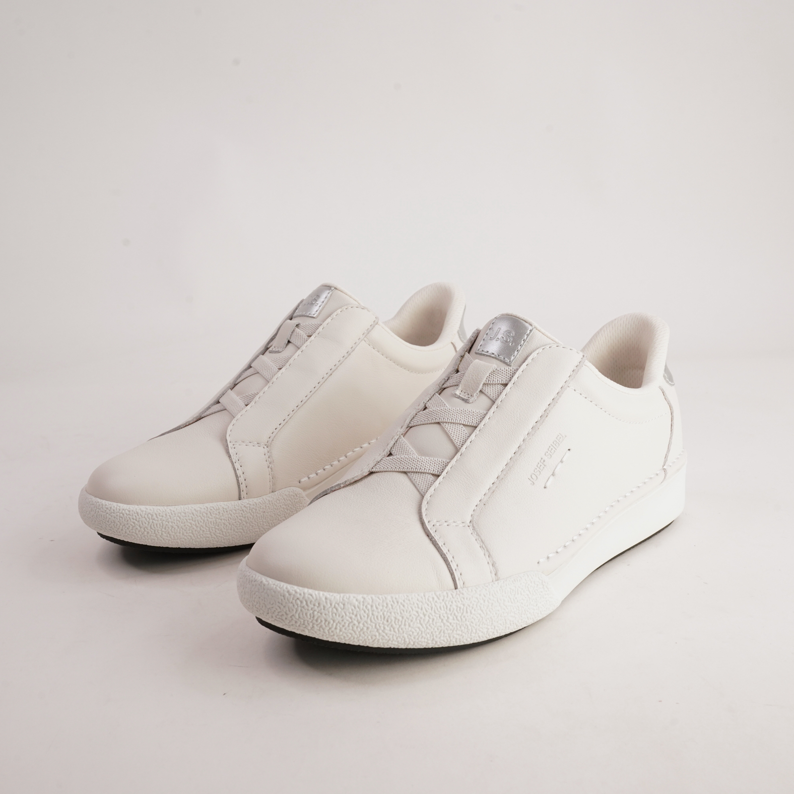 Claire 33 Weiss Leather Sneakers