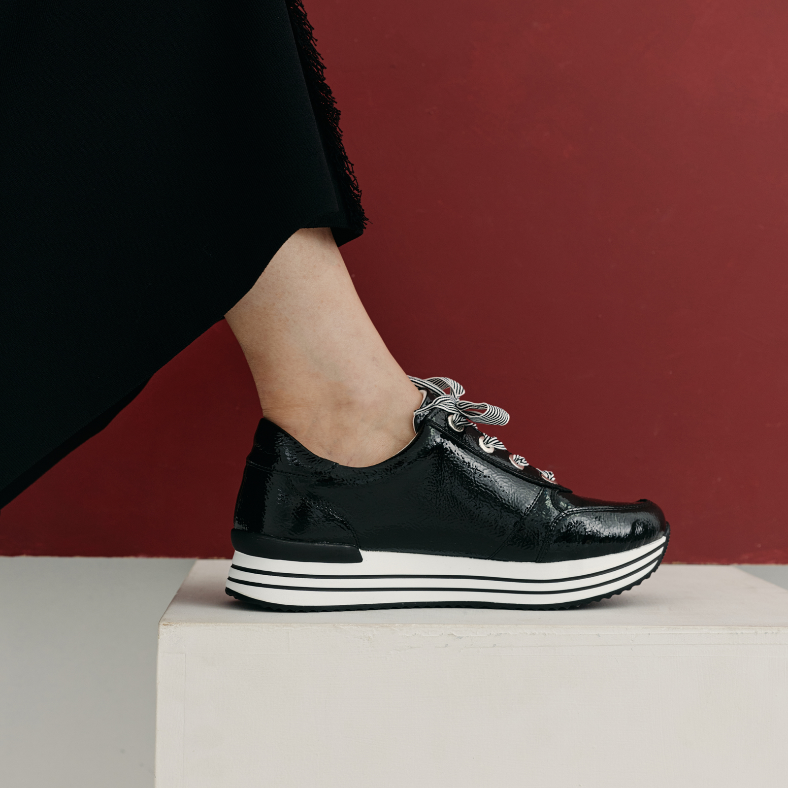 D1302 Schwarz Patent Leather Sneakers
