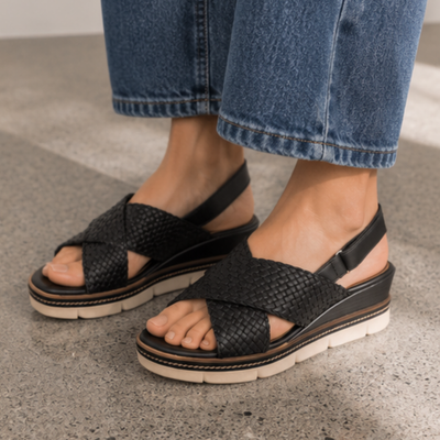 D2L59 Black Wedge Sandals