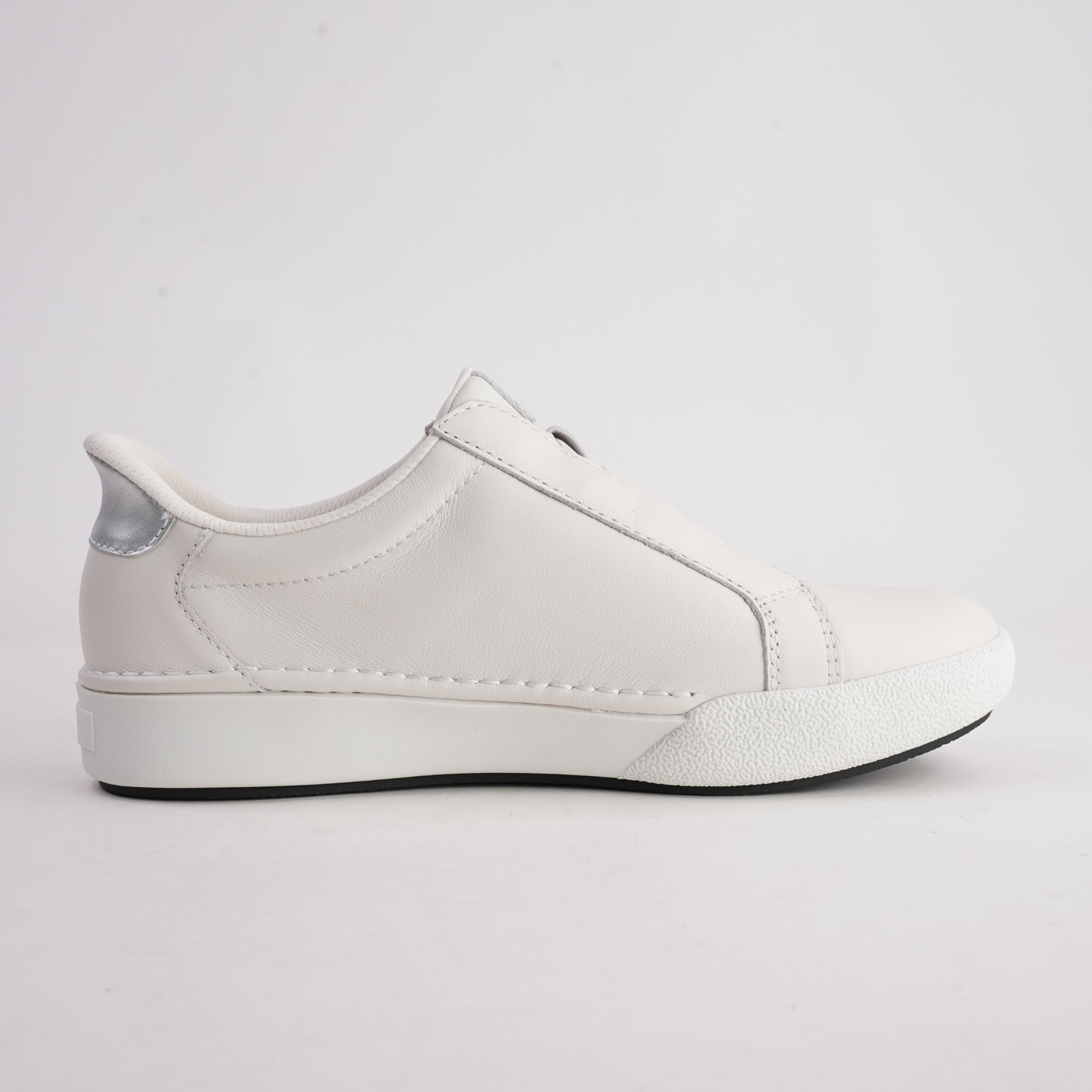 Claire 33 Weiss Leather Sneakers