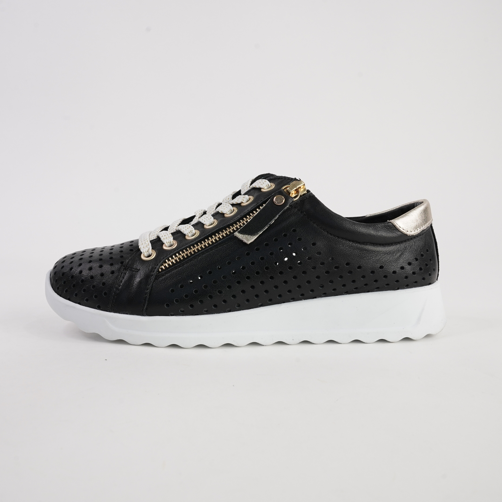 Eg256 Black Leather Sneakers
