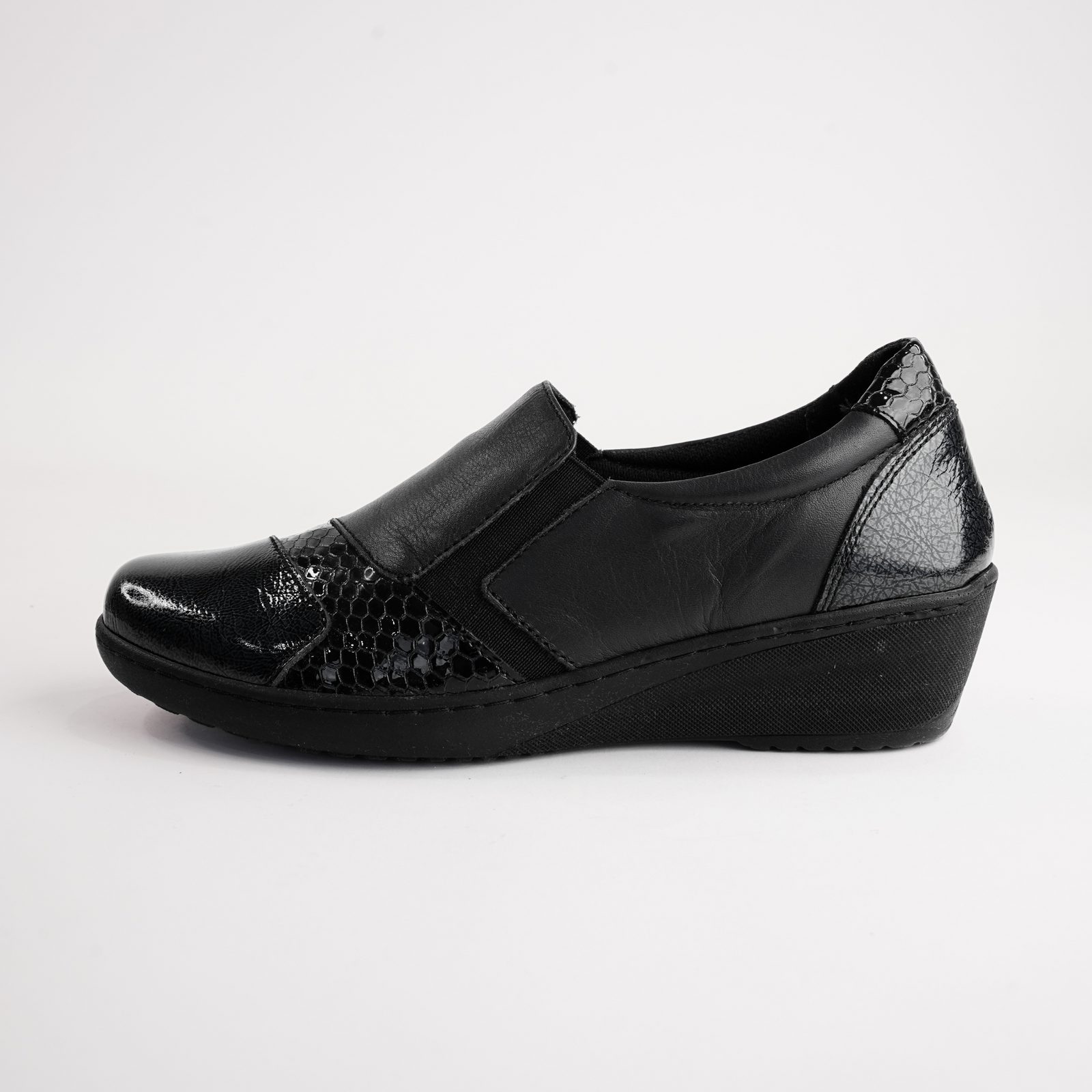 Cp461-18 Black Patent Leather Flats