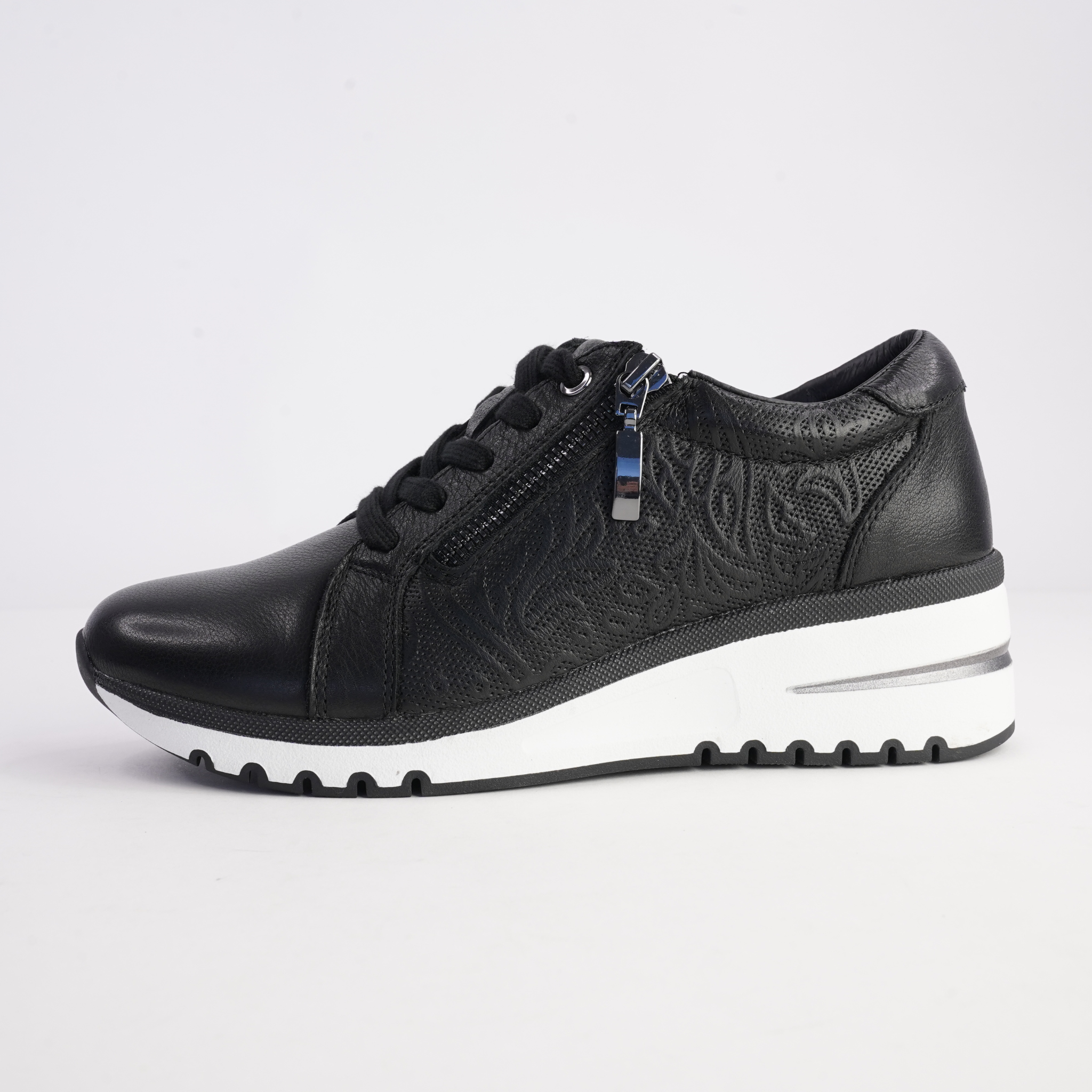 Lovin Black Leather Sneakers