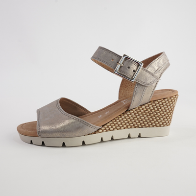 Winifred Muschel Leather Sandals
