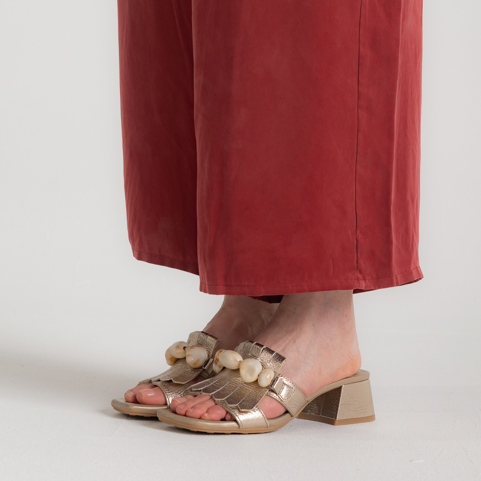 Hv254077 Champagne Leather Heels