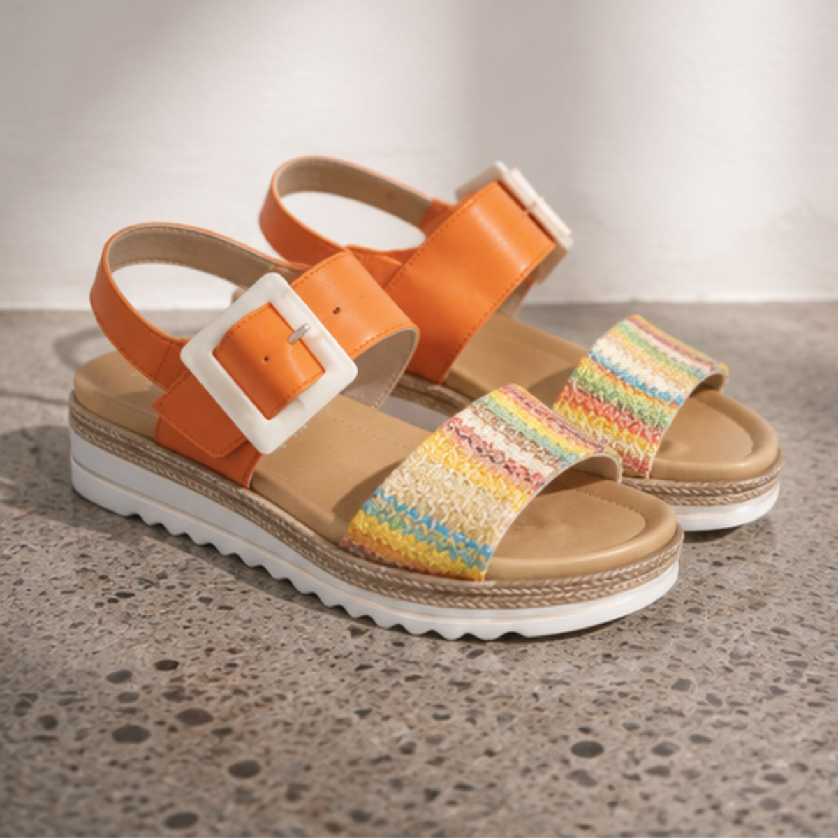 D0Q62 Gold Multi Sandals